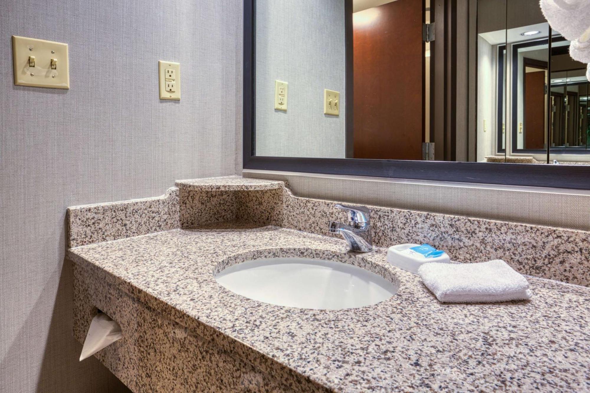Drury & St. Louis Airport Hotel