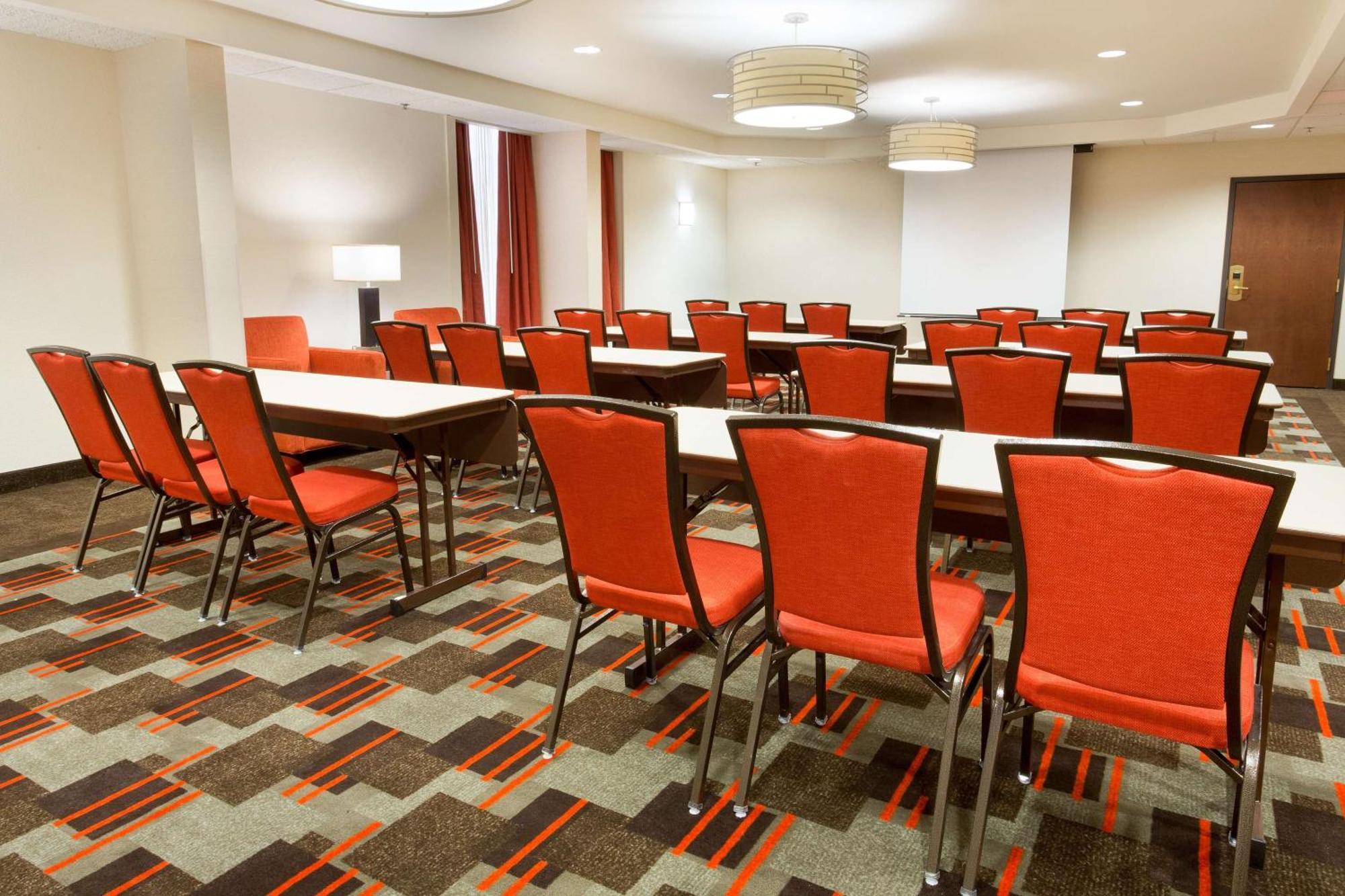 Hotel Drury & St. Louis Airport 3*