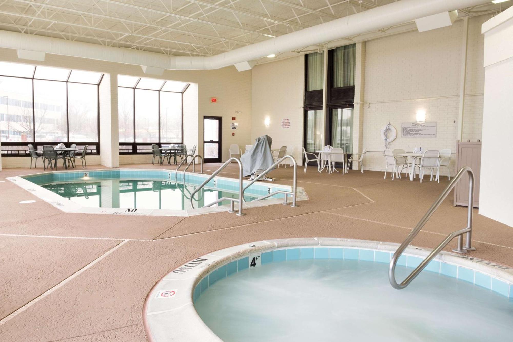 Hotel Drury & St. Louis Airport
