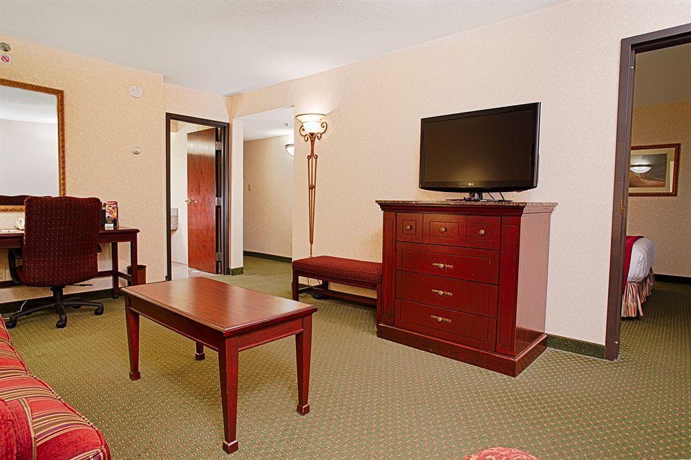 Hotel Drury & St. Louis Airport