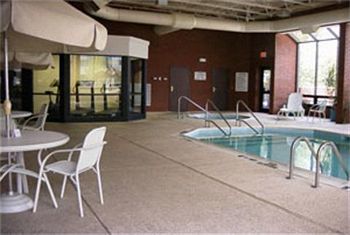 Hotel Drury & St. Louis Airport 3*